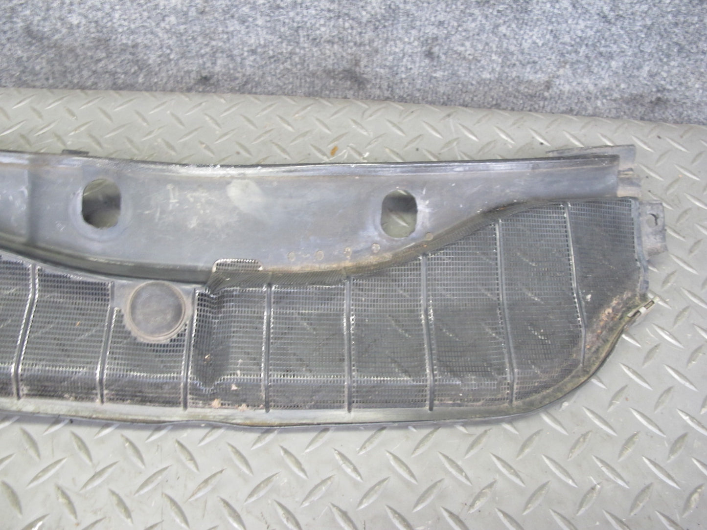86-91 Mercedes W126 Set of 2 Front Windshield Cowl Vent Trim Cover Panel OEM