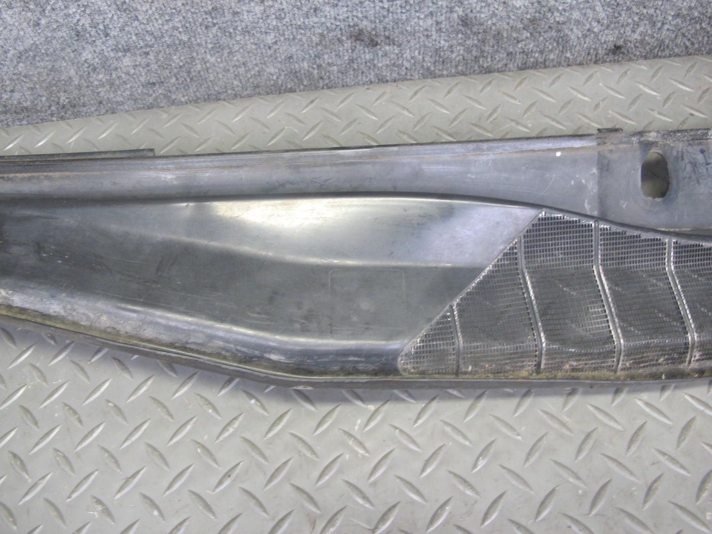 86-91 Mercedes W126 Set of 2 Front Windshield Cowl Vent Trim Cover Panel OEM