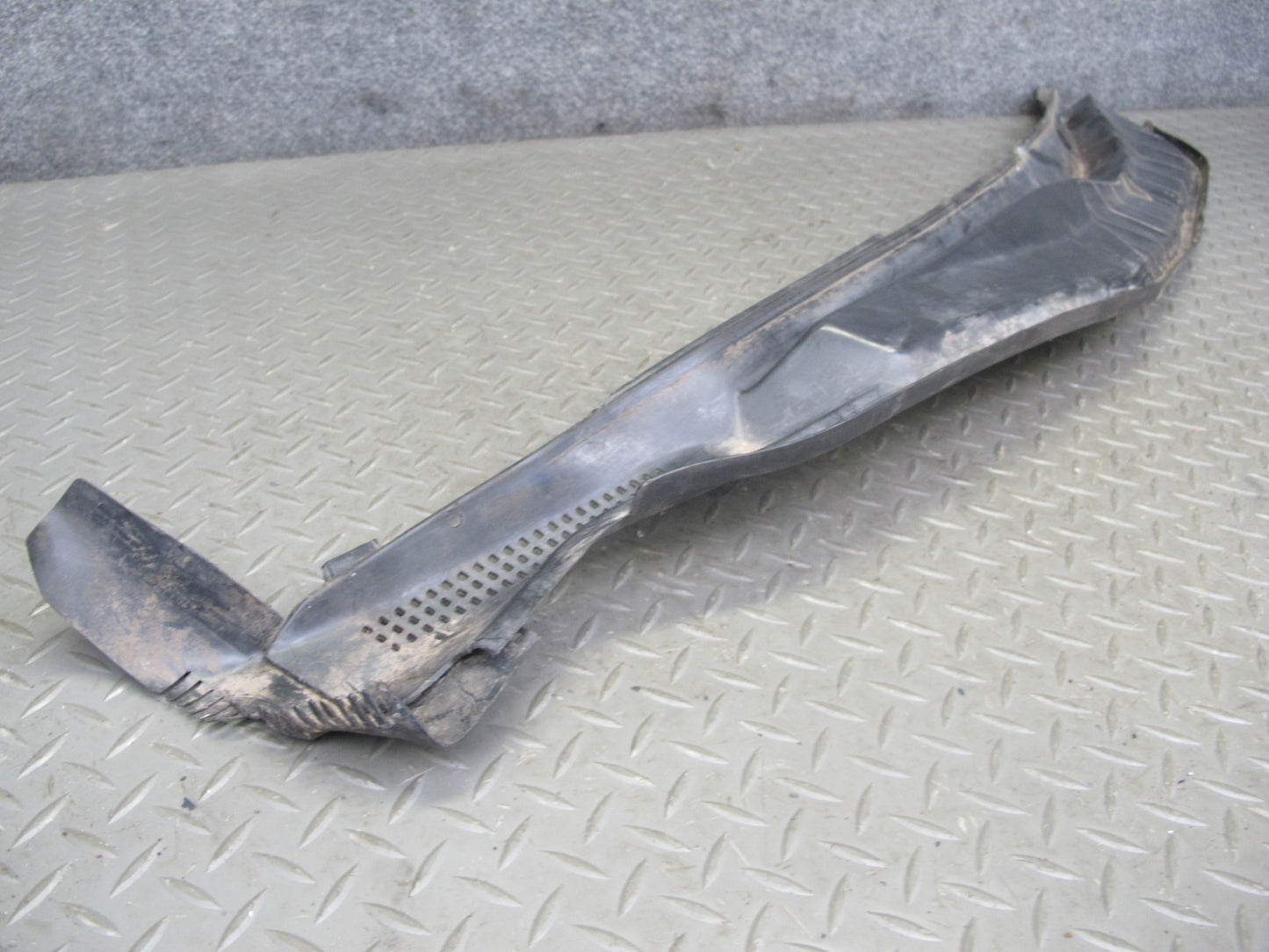86-91 Mercedes W126 Set of 2 Front Windshield Cowl Vent Trim Cover Panel OEM