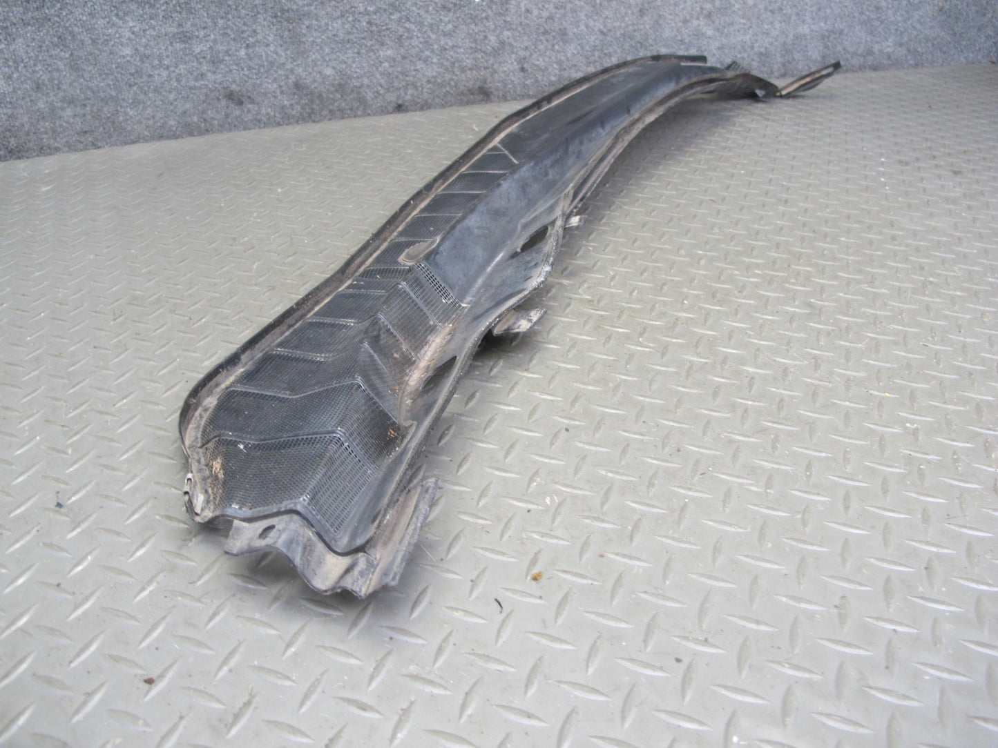 86-91 Mercedes W126 Set of 2 Front Windshield Cowl Vent Trim Cover Panel OEM