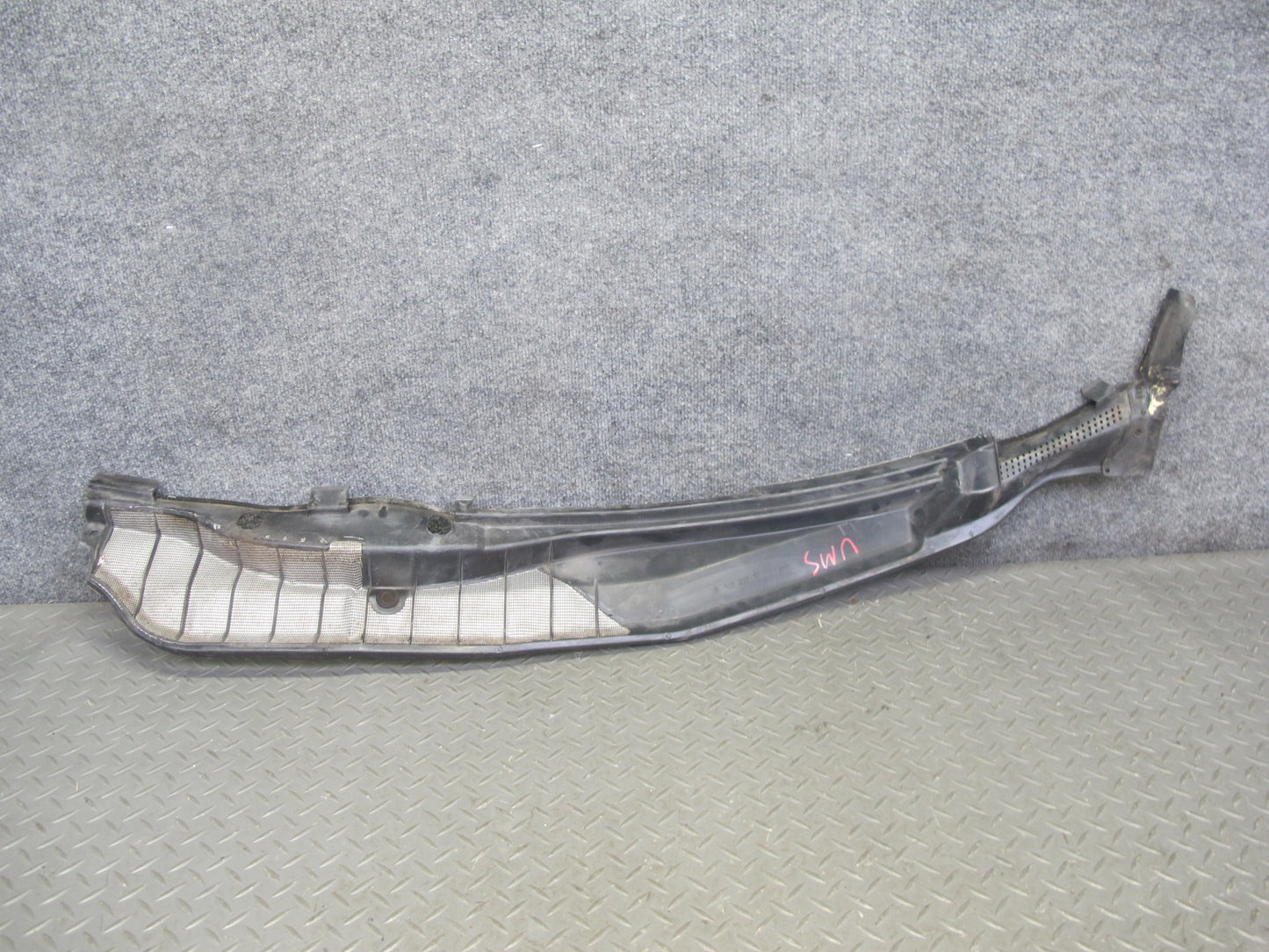 86-91 Mercedes W126 Set of 2 Front Windshield Cowl Vent Trim Cover Panel OEM