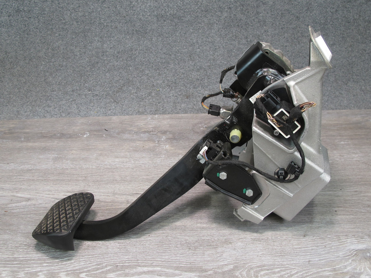 2010-2011 BMW E72 X6 Hybrid Brake Stop Pedal Assembly 6788839