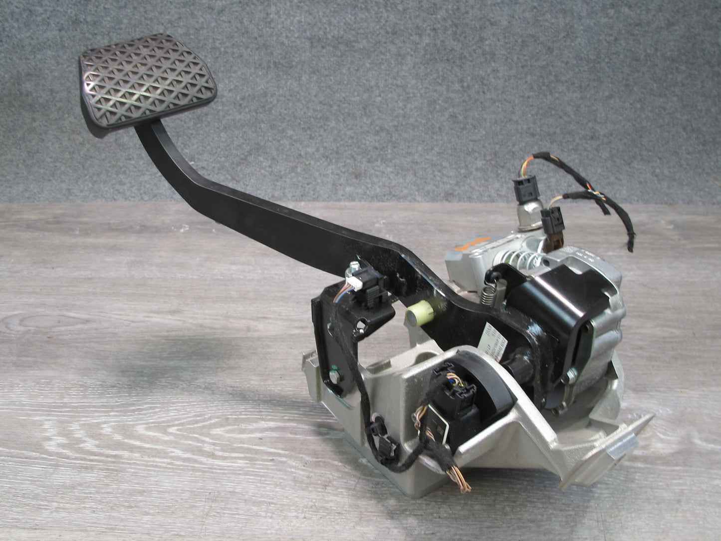 2010-2011 BMW E72 X6 Hybrid Brake Stop Pedal Assembly 6788839