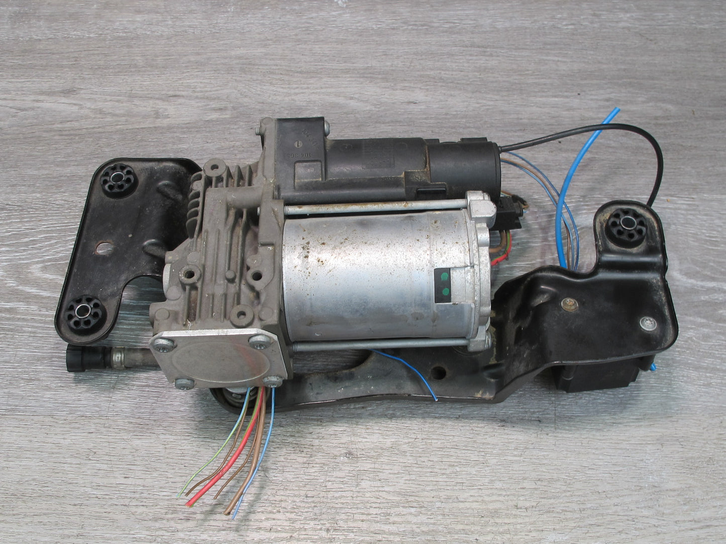 2008-2014 BMW E71 E72 X6 Air Suspension Compressor Pump 6789938
