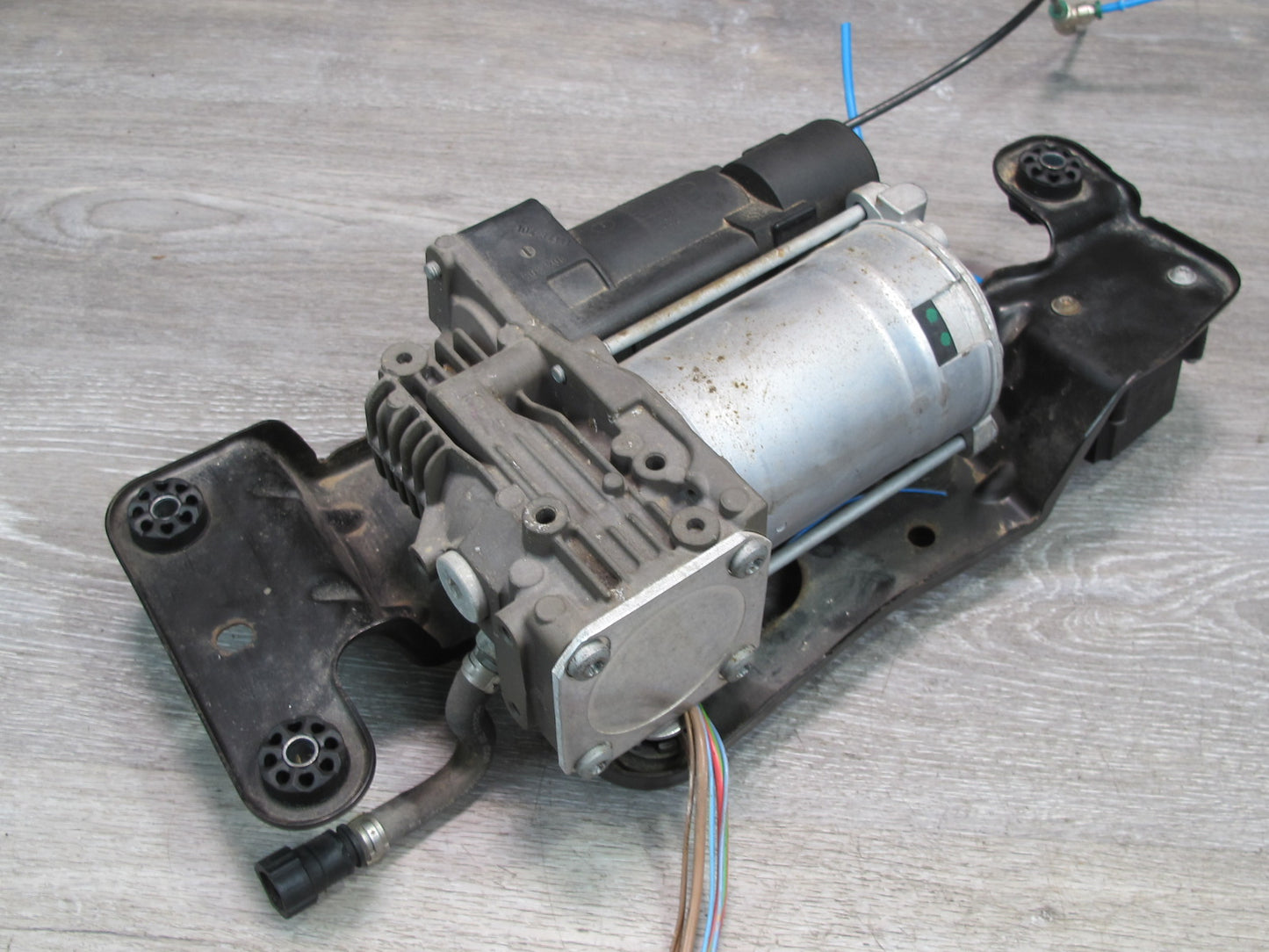 2008-2014 BMW E71 E72 X6 Air Suspension Compressor Pump 6789938