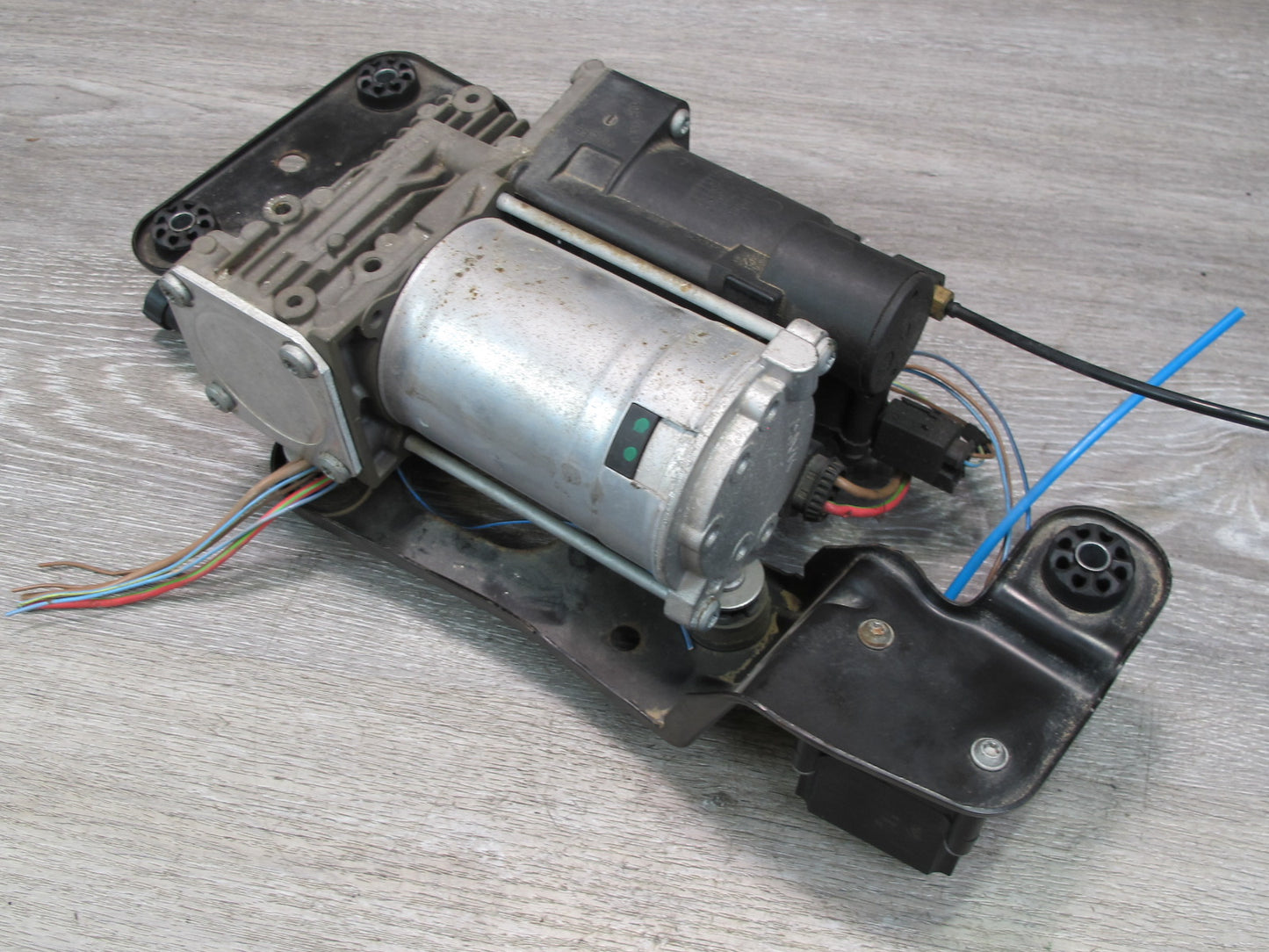 2008-2014 BMW E71 E72 X6 Air Suspension Compressor Pump 6789938
