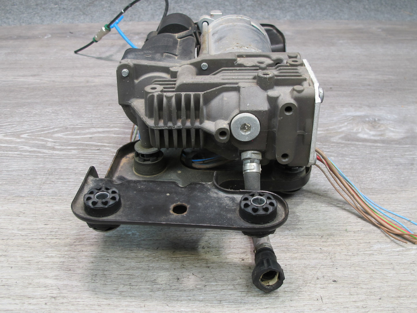 2008-2014 BMW E71 E72 X6 Air Suspension Compressor Pump 6789938