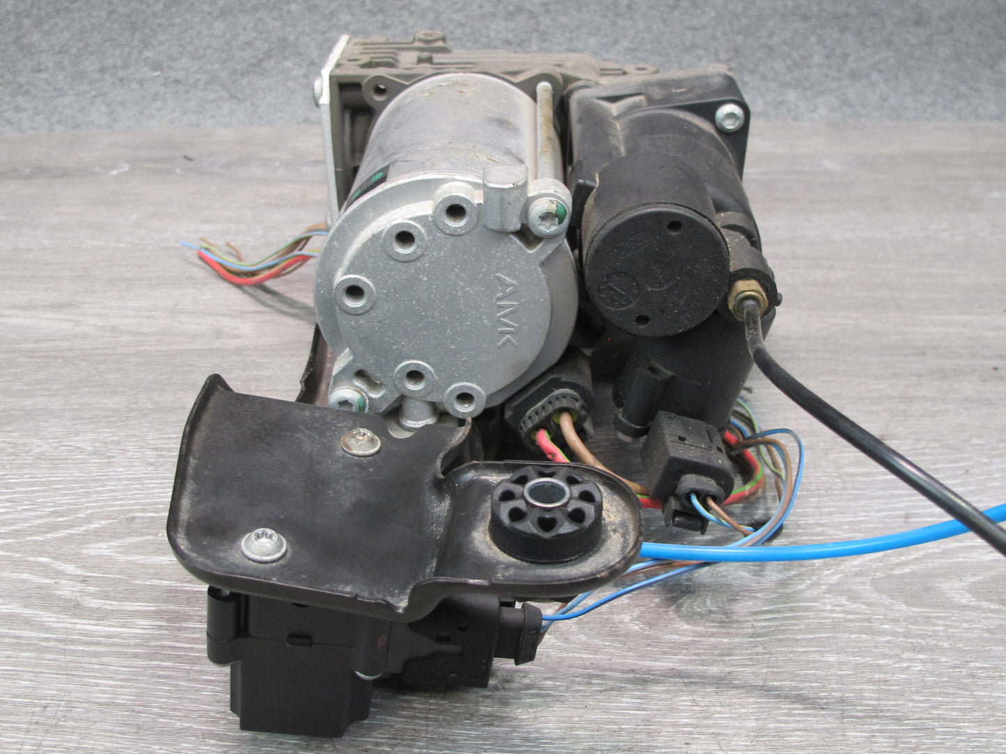 2008-2014 BMW E71 E72 X6 Air Suspension Compressor Pump 6789938