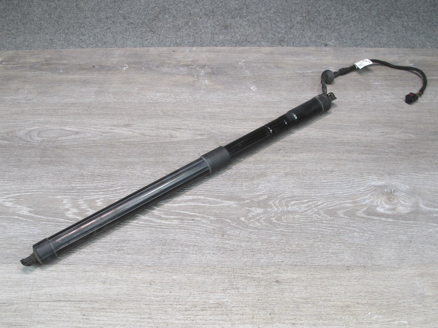2013-2022 Land Range Rover L405 Rear Trunk Shock Cylinder Set of 2