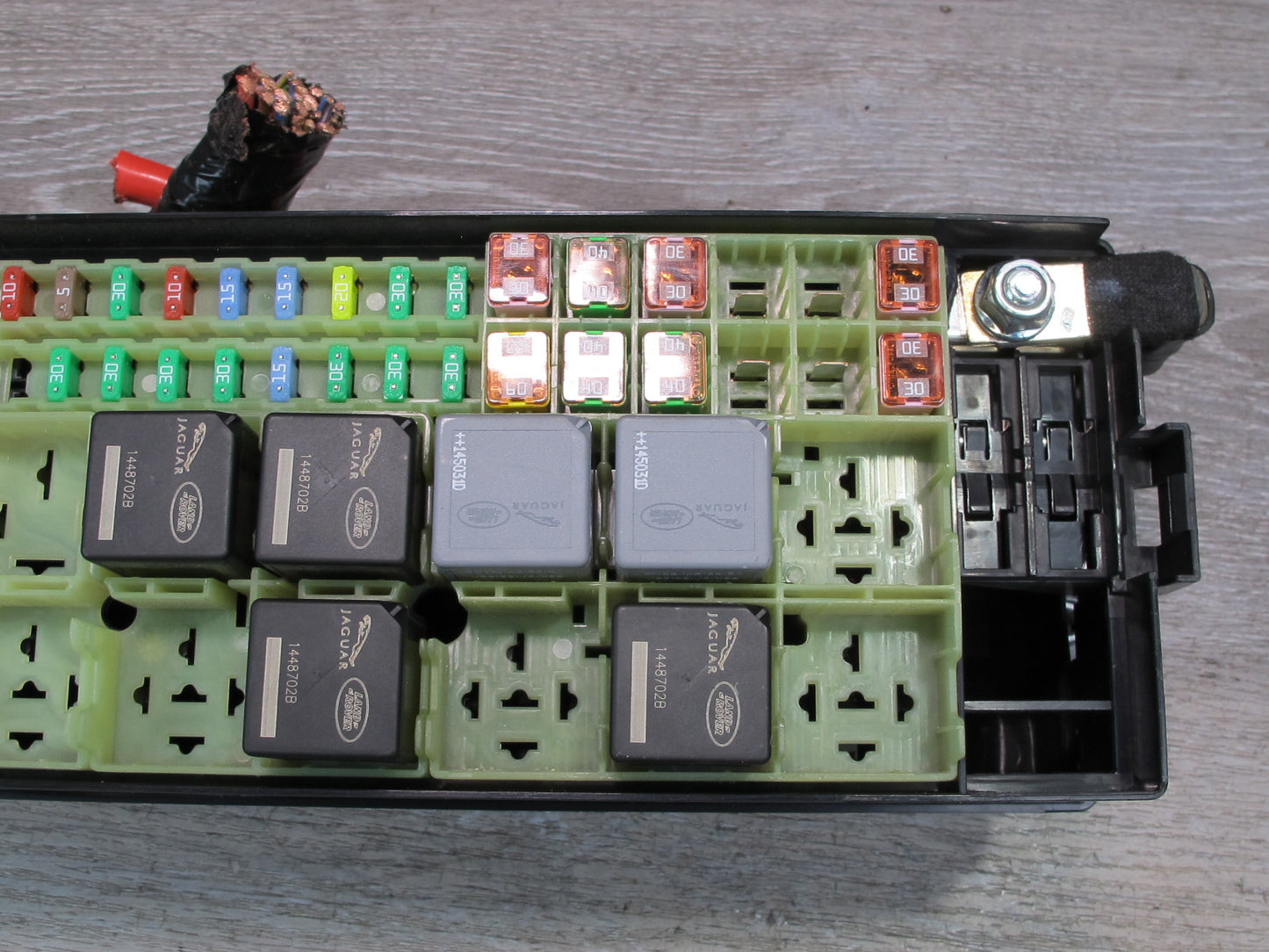 2013-2017 Land Range Rover L405 5.0L Supercharged Rear Trunk Fuse Relay Box