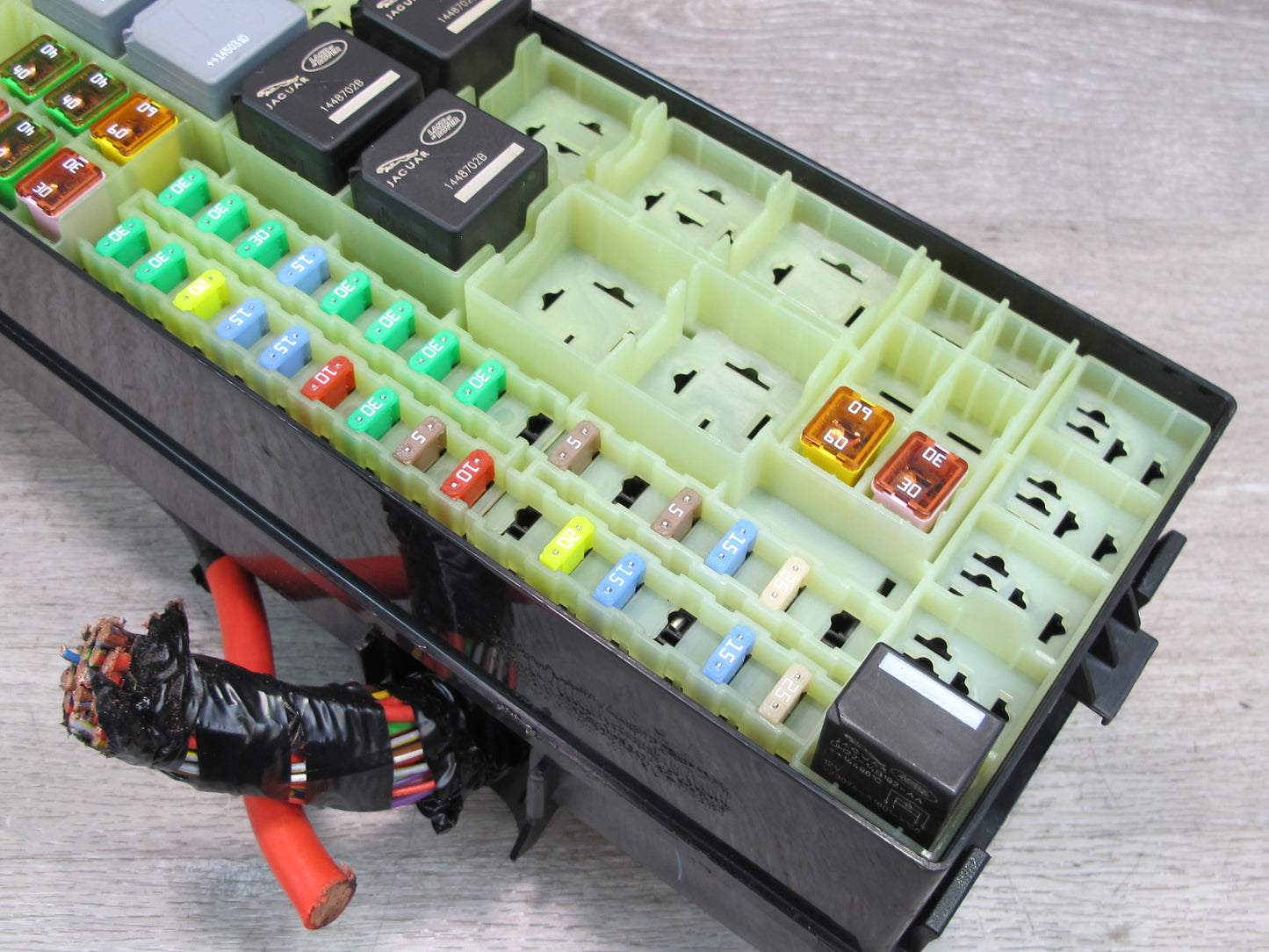2013-2017 Land Range Rover L405 5.0L Supercharged Rear Trunk Fuse Relay Box