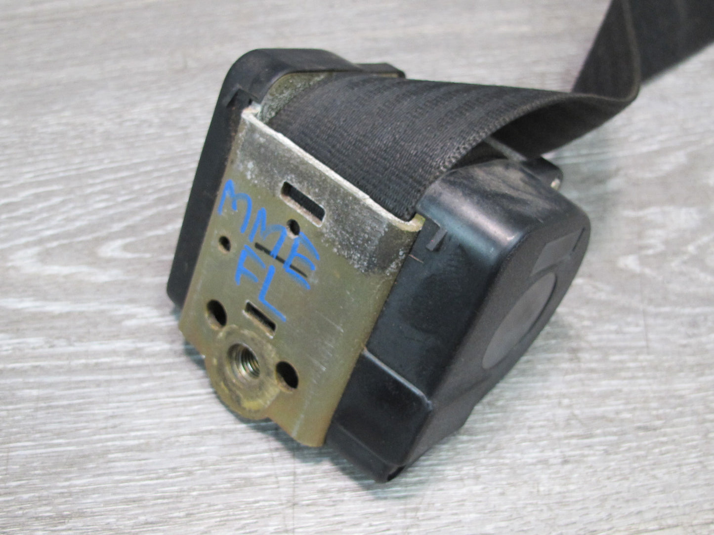 1982 MERCEDES W123 300D FRONT & REAR SEATBELT RETRACTOR W/ BUCKLE SET OEM