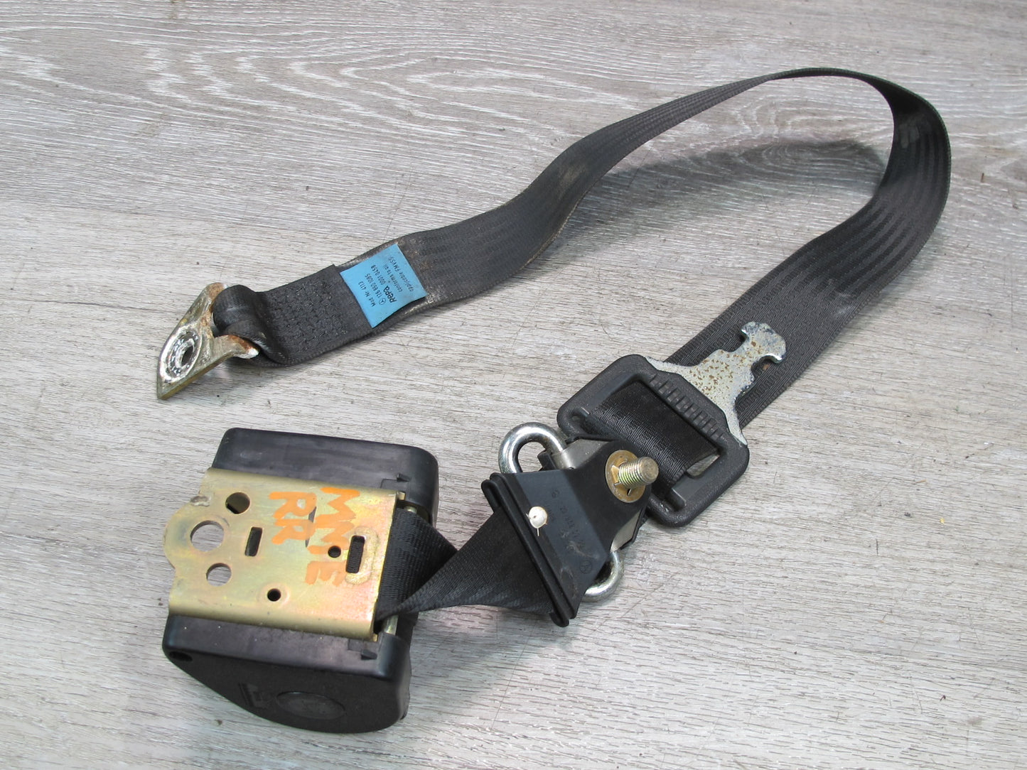 1982 MERCEDES W123 300D FRONT & REAR SEATBELT RETRACTOR W/ BUCKLE SET OEM