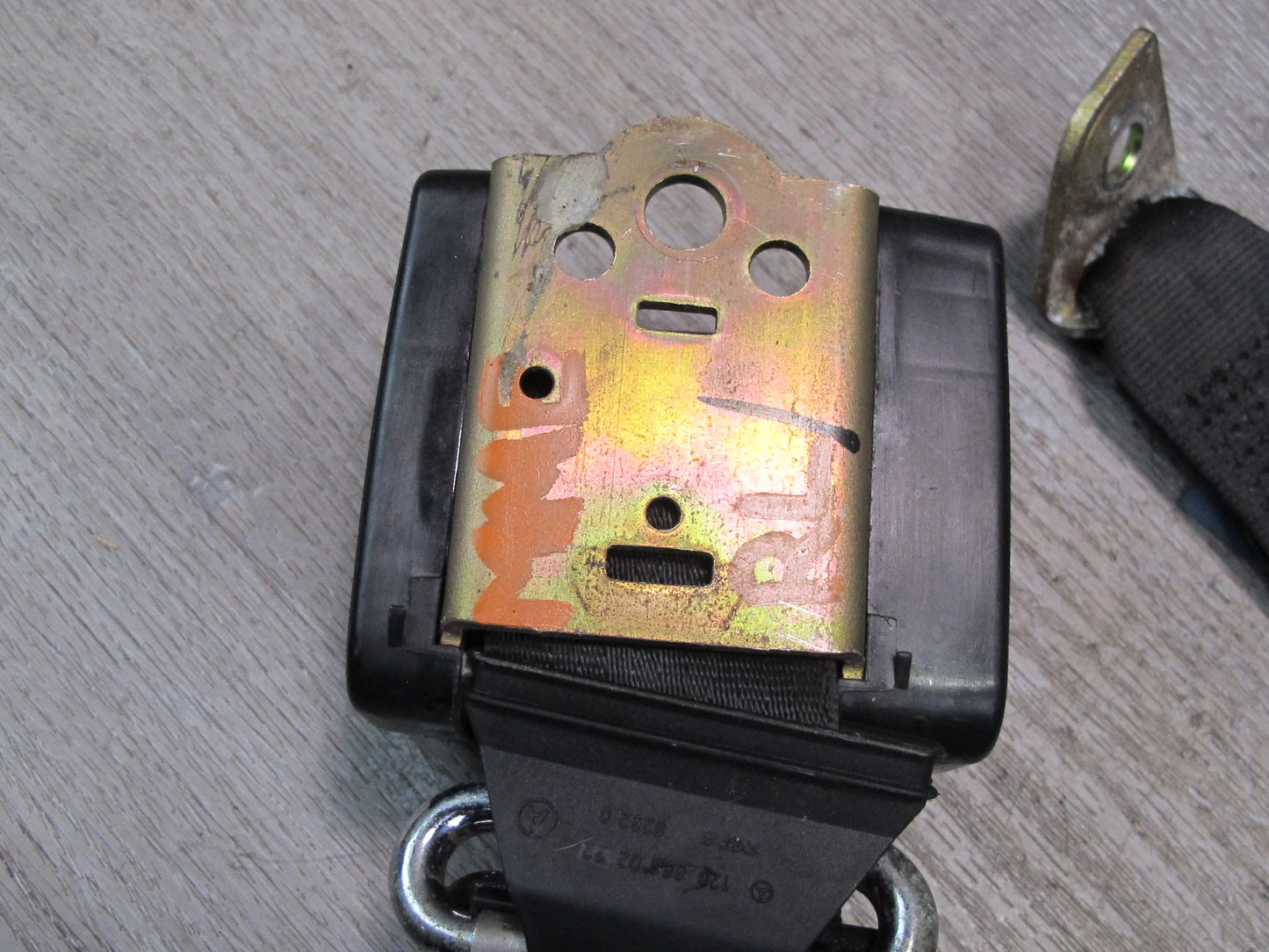 1982 MERCEDES W123 300D FRONT & REAR SEATBELT RETRACTOR W/ BUCKLE SET OEM