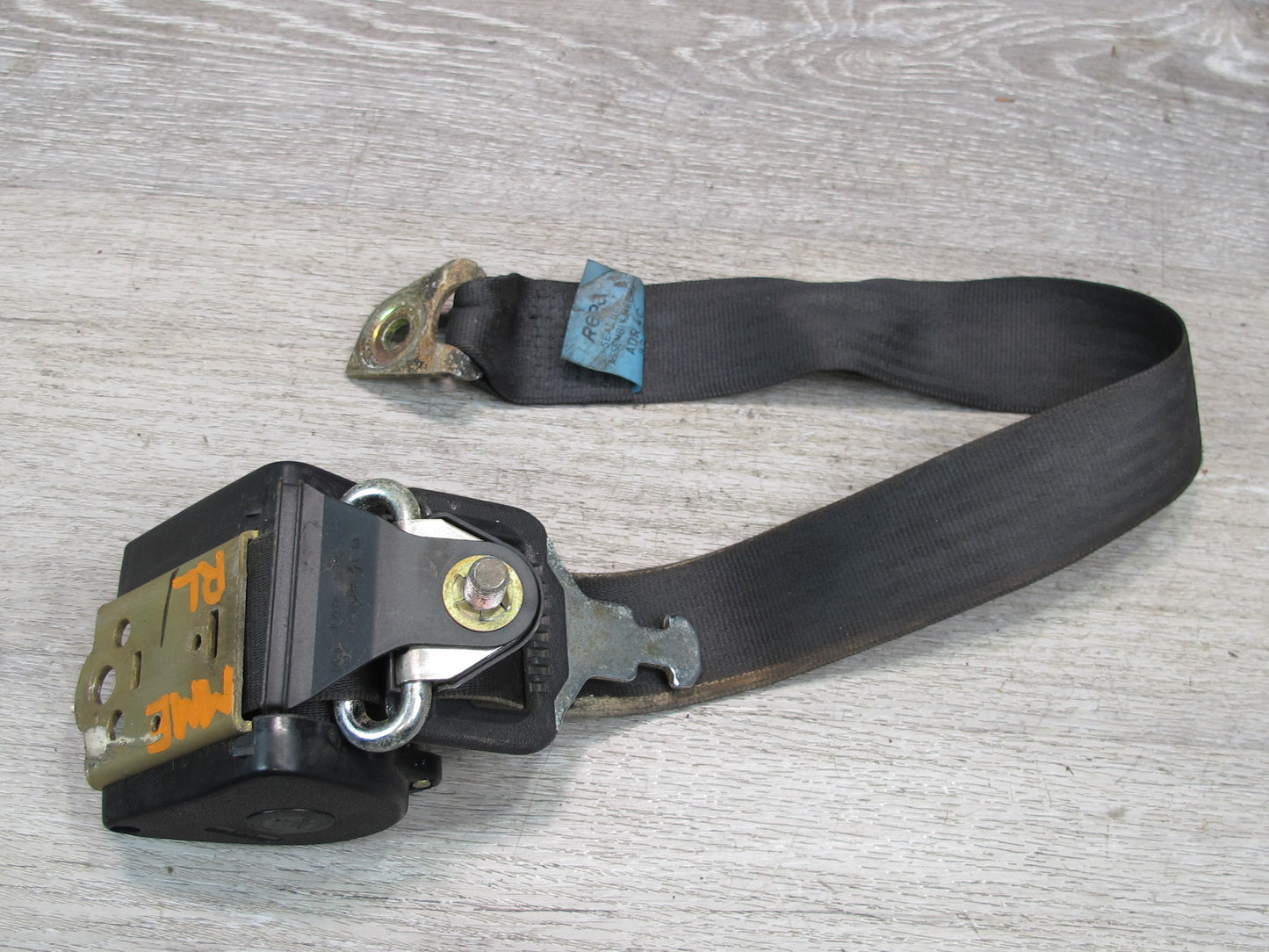 1982 MERCEDES W123 300D FRONT & REAR SEATBELT RETRACTOR W/ BUCKLE SET OEM