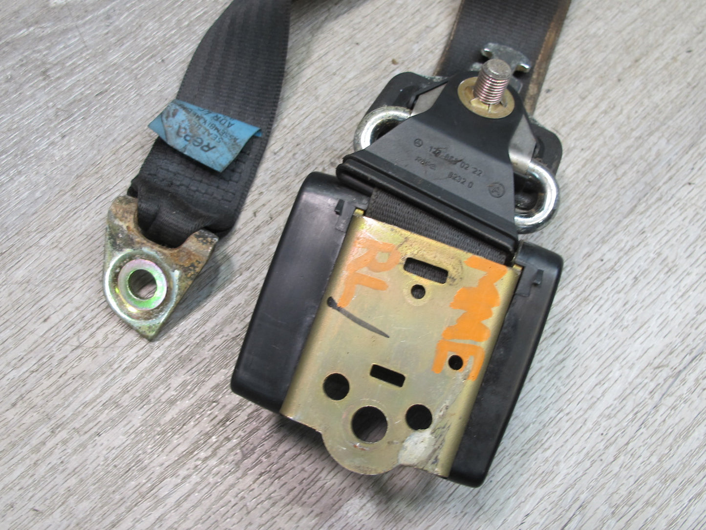 1982 MERCEDES W123 300D FRONT & REAR SEATBELT RETRACTOR W/ BUCKLE SET OEM