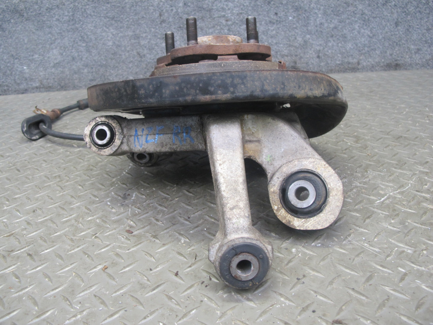 91-96 Nissan Z32 300ZX NON Turbo Rear Right Spindle Knuckle Wheel Hub OEM