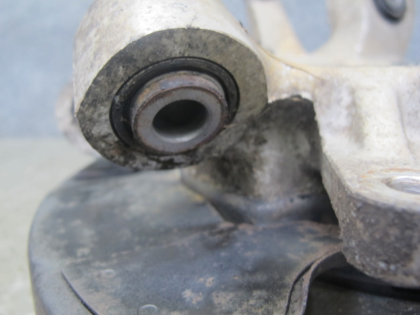 91-96 Nissan Z32 300ZX NON Turbo Rear Right Spindle Knuckle Wheel Hub OEM