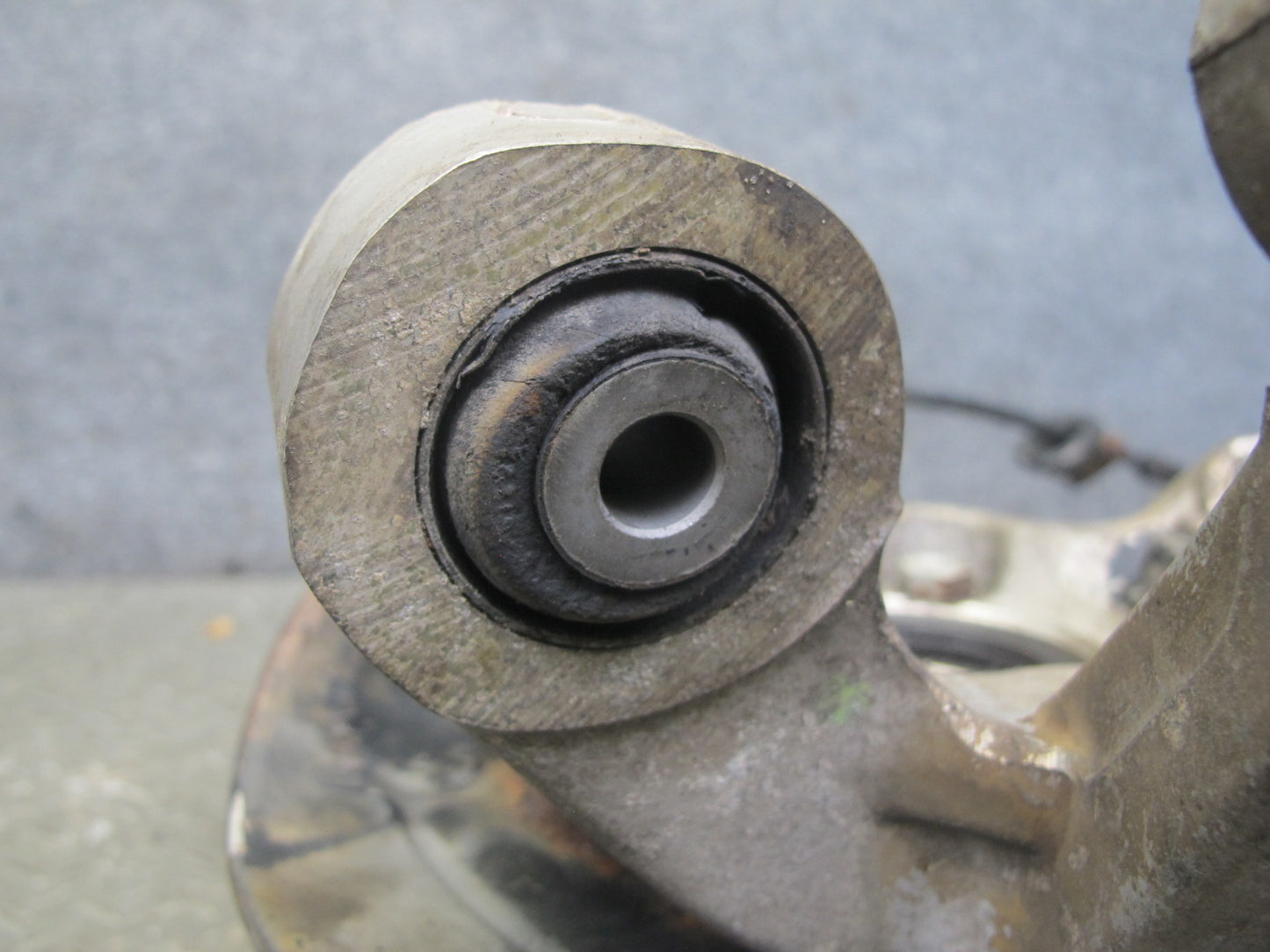 91-96 Nissan Z32 300ZX NON Turbo Rear Right Spindle Knuckle Wheel Hub OEM