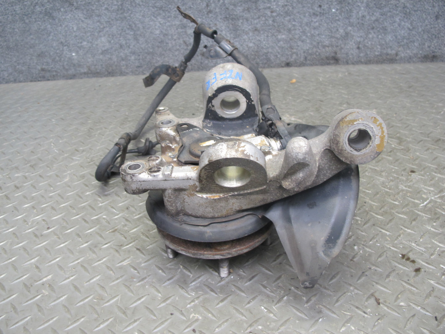92-96 Nissan Z32 300ZX NON Turbo Front Right Spindle Knuckle Wheel Hub OEM
