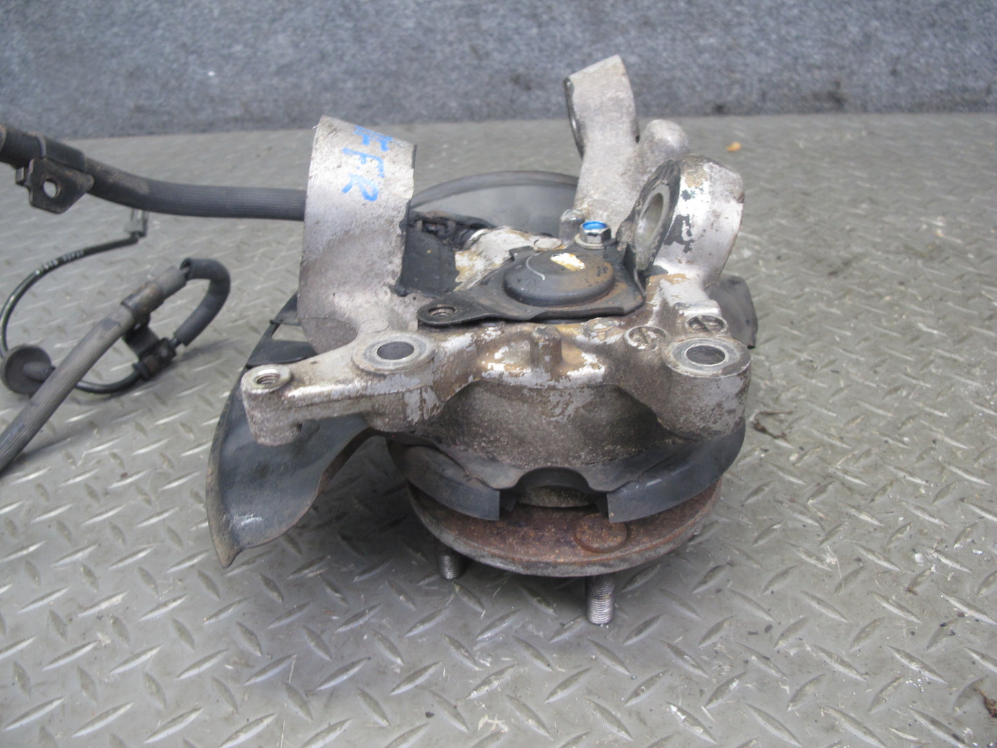 92-96 Nissan Z32 300ZX NON Turbo Front Right Spindle Knuckle Wheel Hub OEM