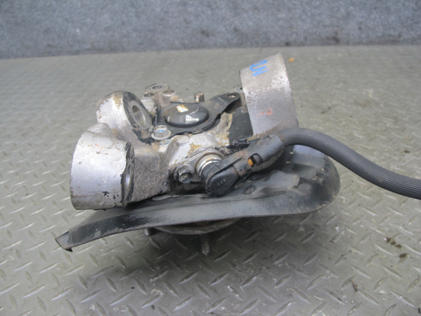 92-96 Nissan Z32 300ZX NON Turbo Front Right Spindle Knuckle Wheel Hub OEM