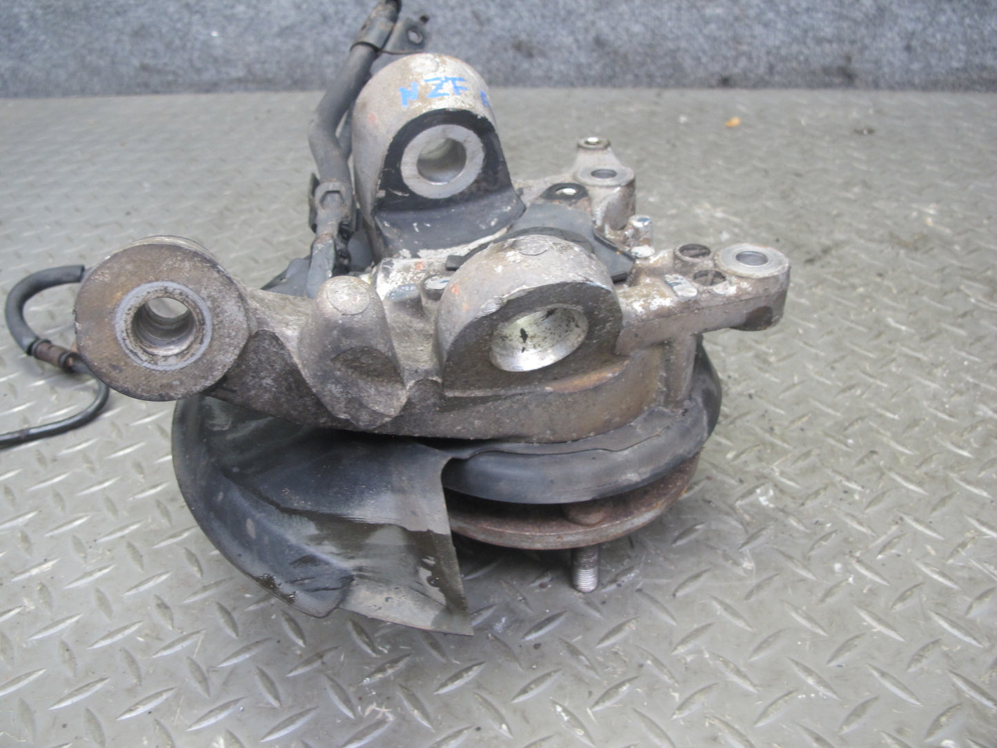 92-96 Nissan Z32 300ZX NON Turbo Front Left Spindle Knuckle Wheel Hub OEM
