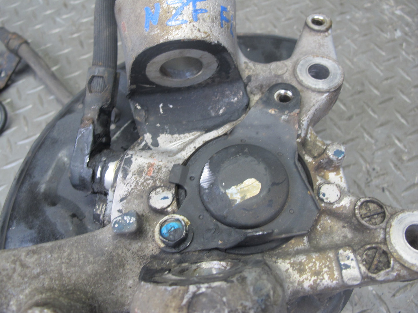 92-96 Nissan Z32 300ZX NON Turbo Front Left Spindle Knuckle Wheel Hub OEM