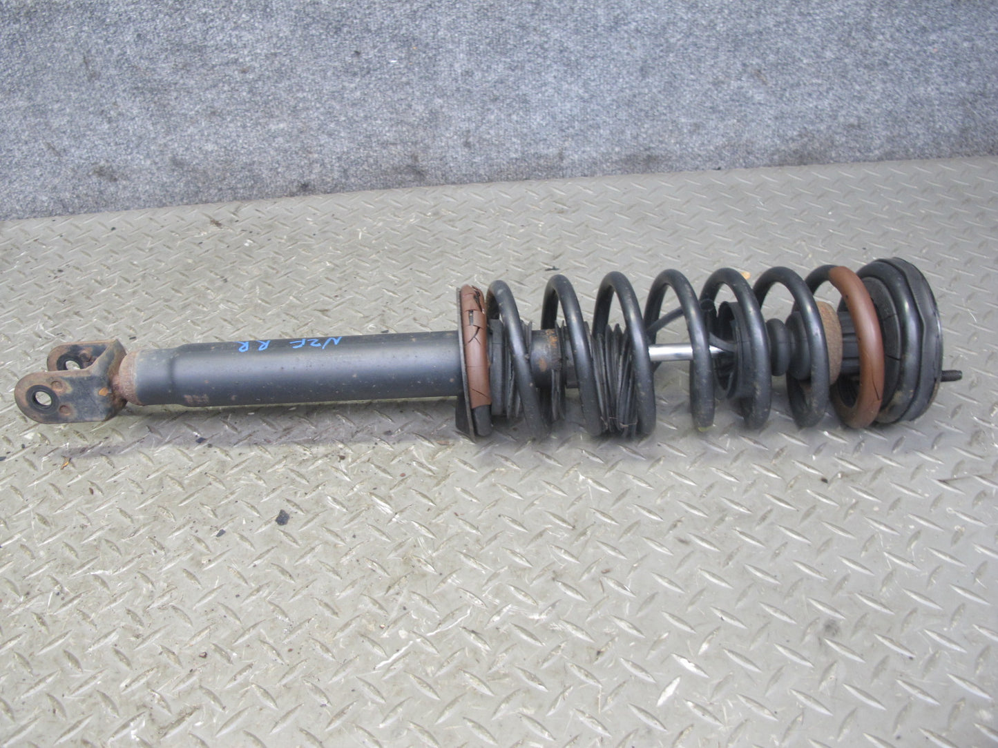 90-96 Nissan Z32 300ZX NON Turbo 2+0 Set of 2 Rear Strut Shock Absorber OEM