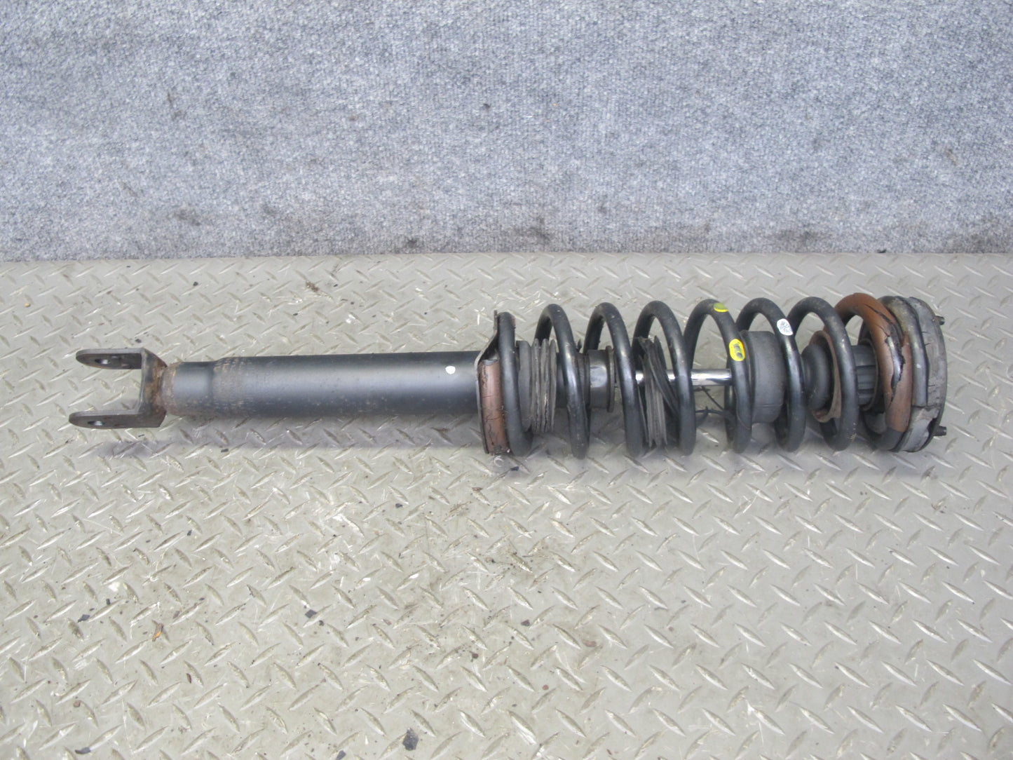90-96 Nissan Z32 300ZX NON Turbo 2+0 Set of 2 Rear Strut Shock Absorber OEM