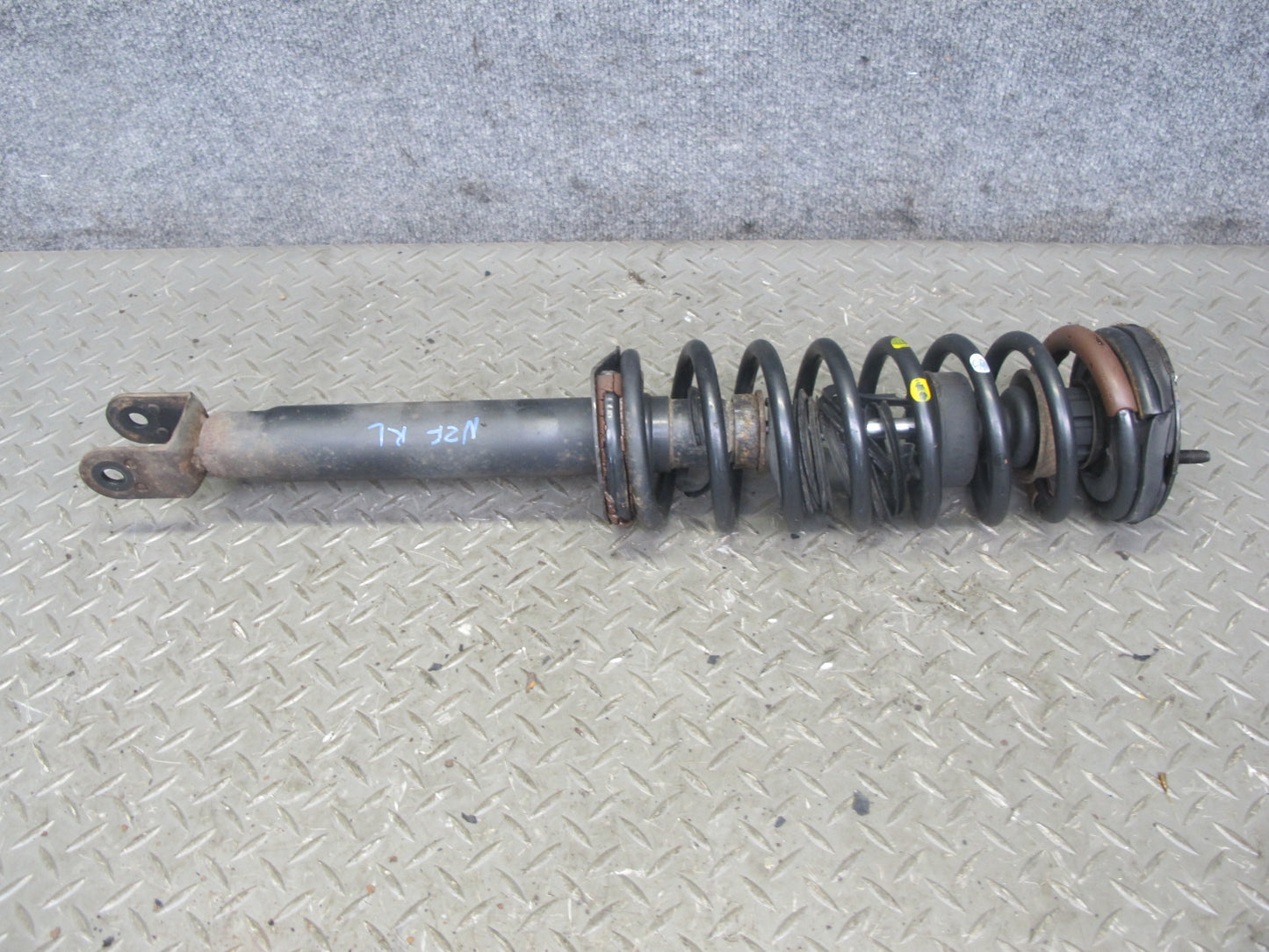 90-96 Nissan Z32 300ZX NON Turbo 2+0 Set of 2 Rear Strut Shock Absorber OEM
