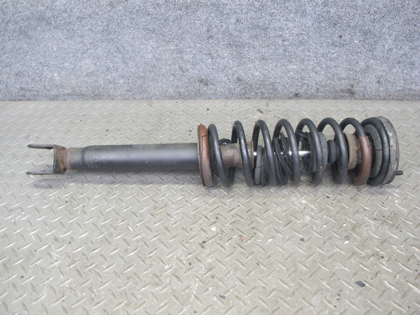 90-96 Nissan Z32 300ZX NON Turbo 2+0 Set of 2 Rear Strut Shock Absorber OEM