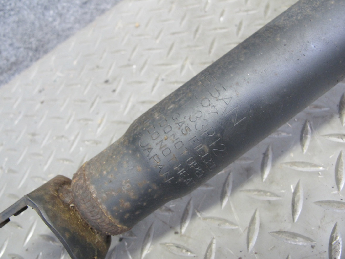 90-96 Nissan Z32 300ZX NON Turbo 2+0 Set of 2 Rear Strut Shock Absorber OEM