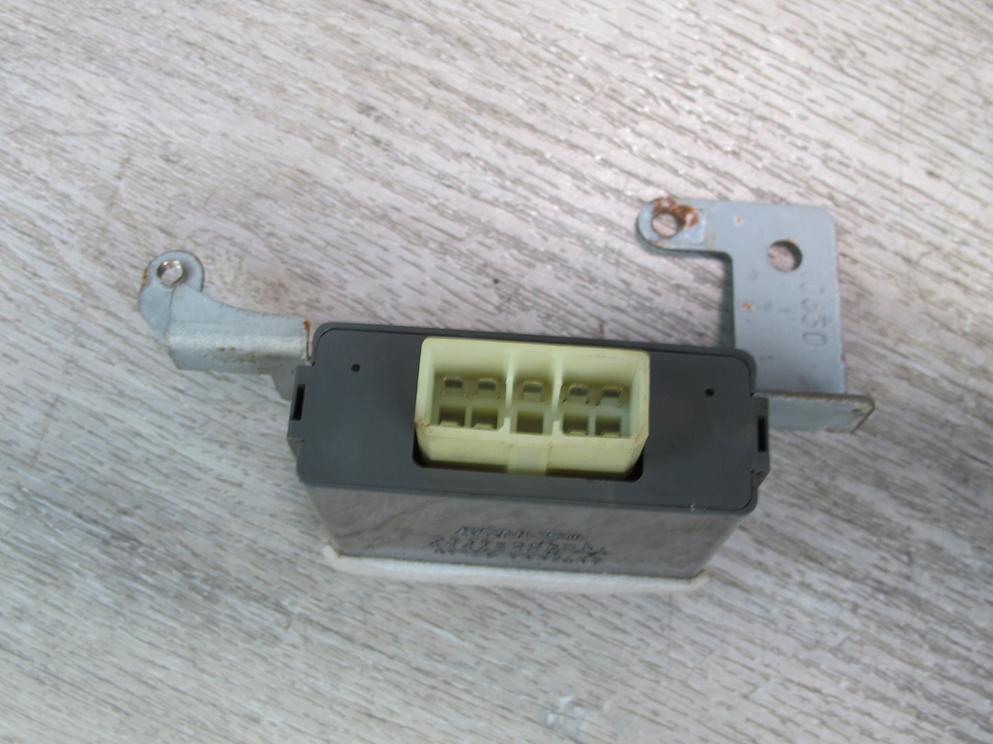 91-99 Mitsubishi 3000GT Antenna Relay Control Module MB627959 OEM