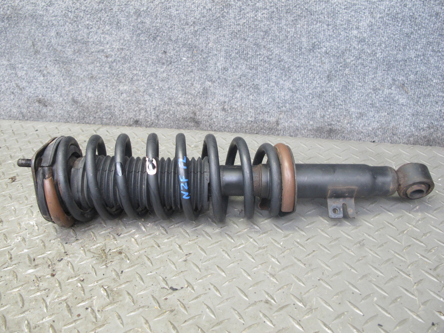 90-96 Nissan Z32 300ZX NON Turbo 2+0 Set of 2 Front Strut Shock Absorber OEM