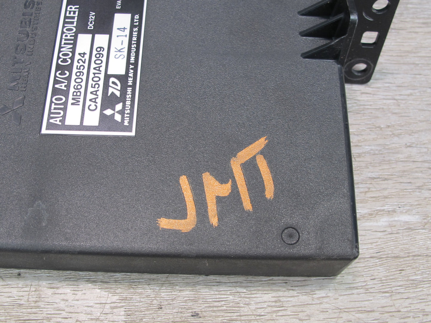 1991 Mitsubishi 3000GT Temperature Heater Control Module MB609524 OEM