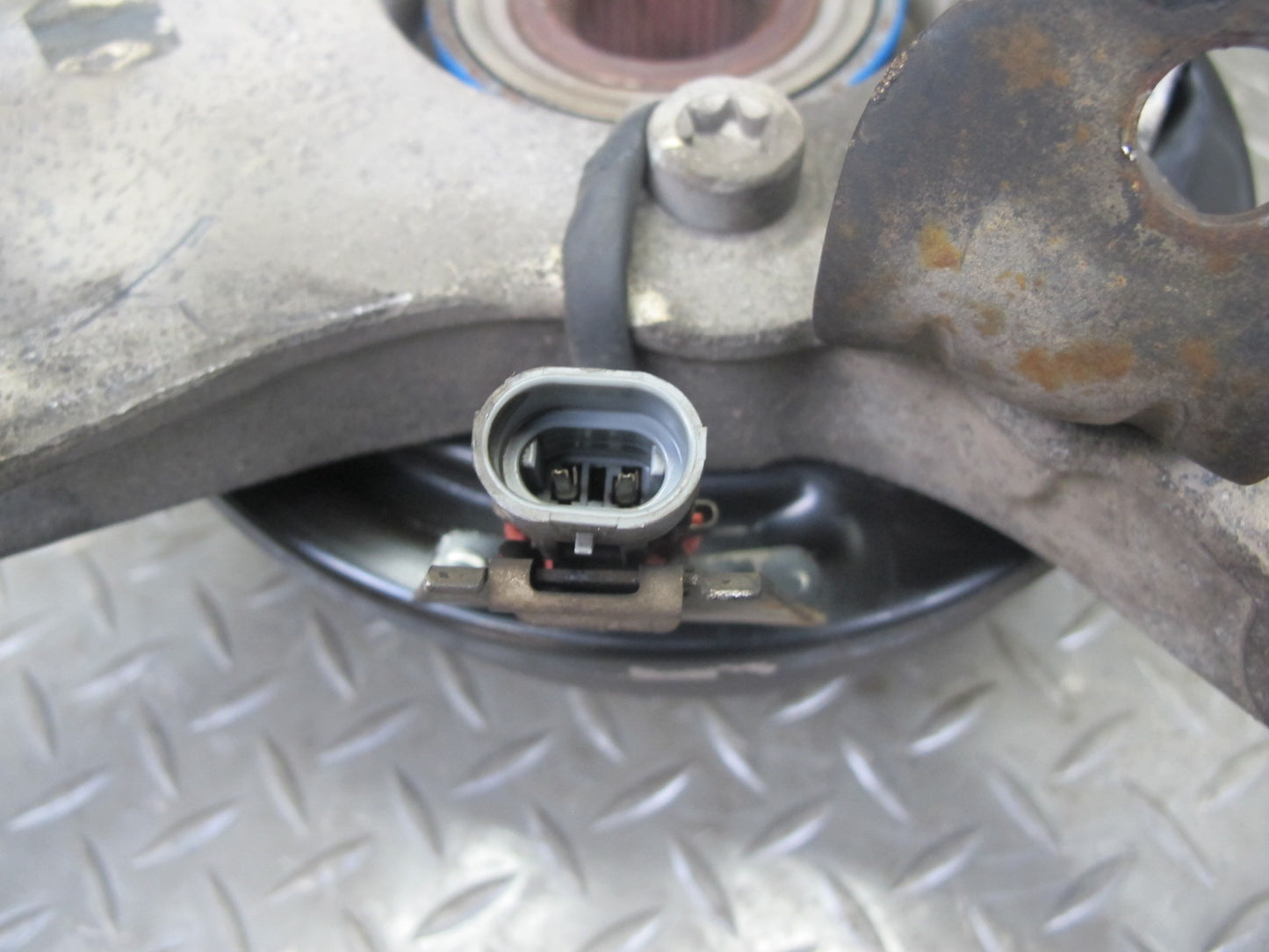 2004-2008 Cadillac XLR Rear Left Driver Side Spindle Knuckle Wheel Hub Bearing