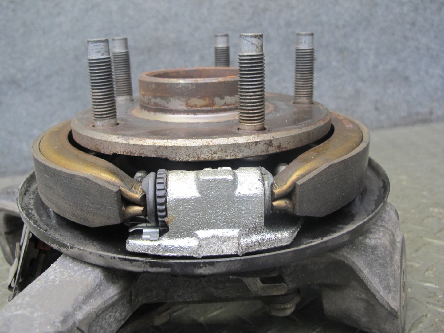 2004-2008 Cadillac XLR Rear Right Pass Side Spindle Knuckle Wheel Hub Bearing