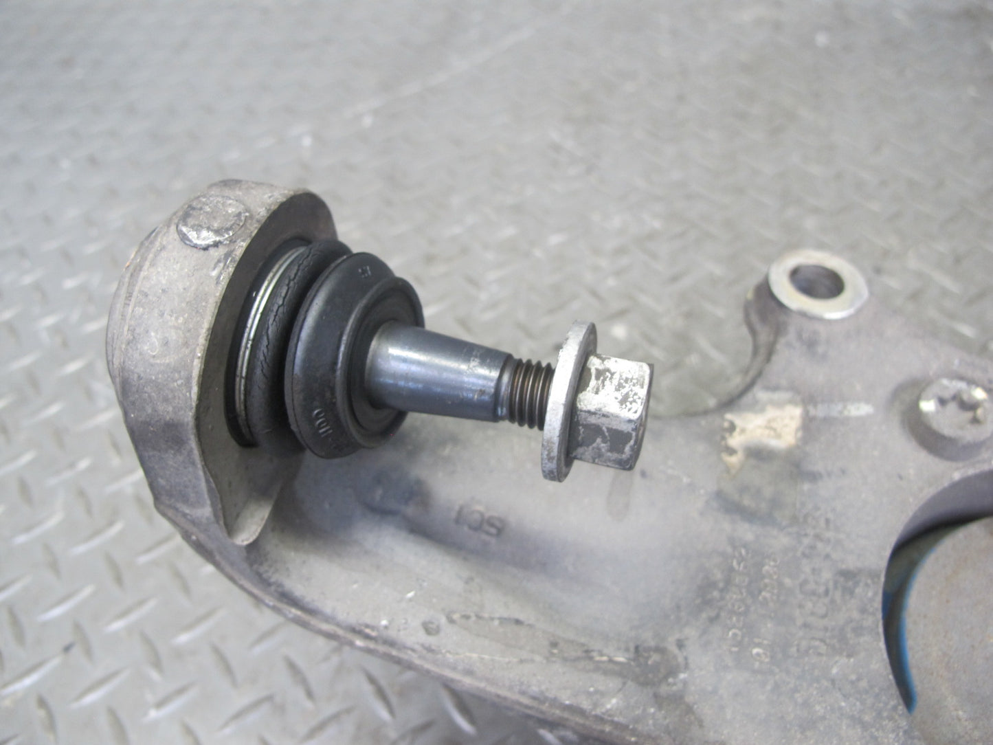 2004-2008 Cadillac XLR Front Right Pass Side Spindle Knuckle Wheel Hub Bearing