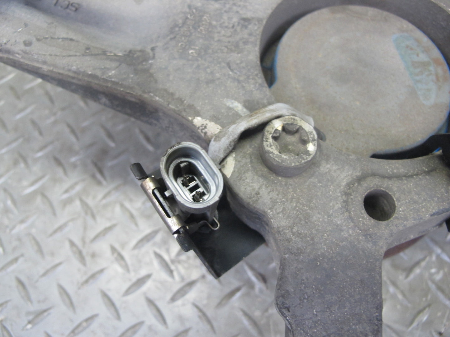 2004-2008 Cadillac XLR Front Right Pass Side Spindle Knuckle Wheel Hub Bearing