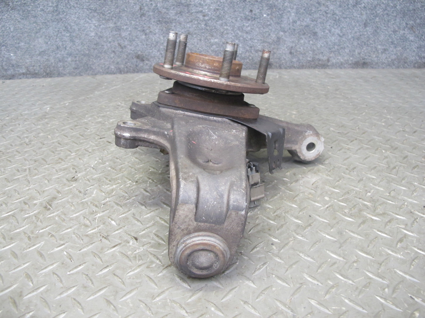 2004-2008 Cadillac XLR Front Left Driver Side Spindle Knuckle Wheel Hub Bearing