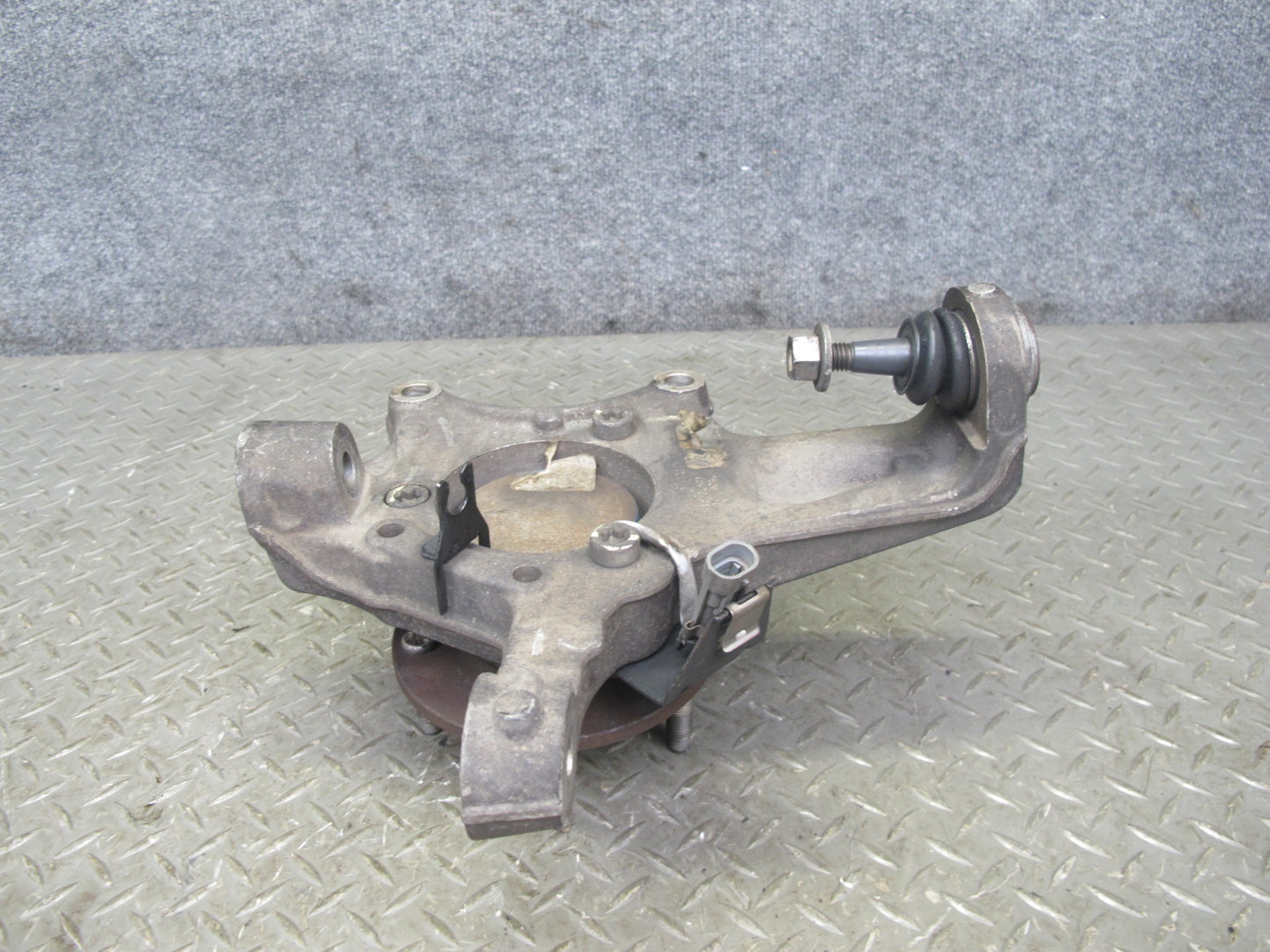 2004-2008 Cadillac XLR Front Left Driver Side Spindle Knuckle Wheel Hub Bearing