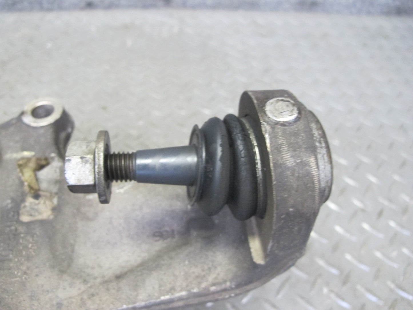 2004-2008 Cadillac XLR Front Left Driver Side Spindle Knuckle Wheel Hub Bearing