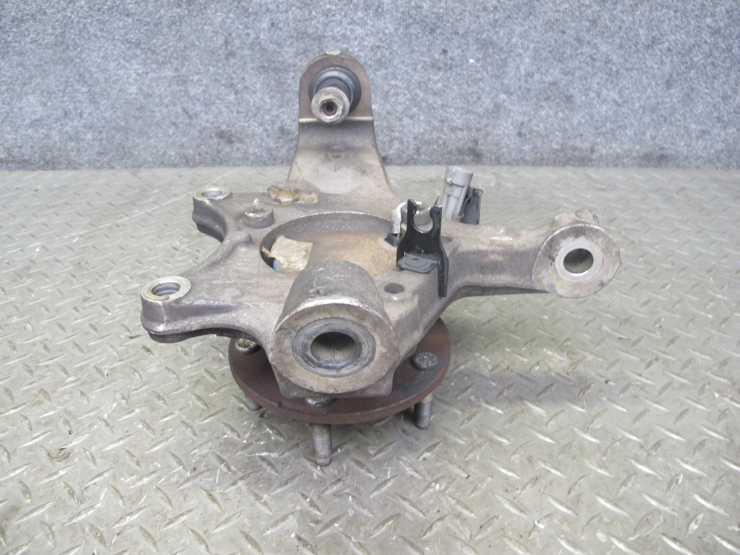 2004-2008 Cadillac XLR Front Left Driver Side Spindle Knuckle Wheel Hub Bearing