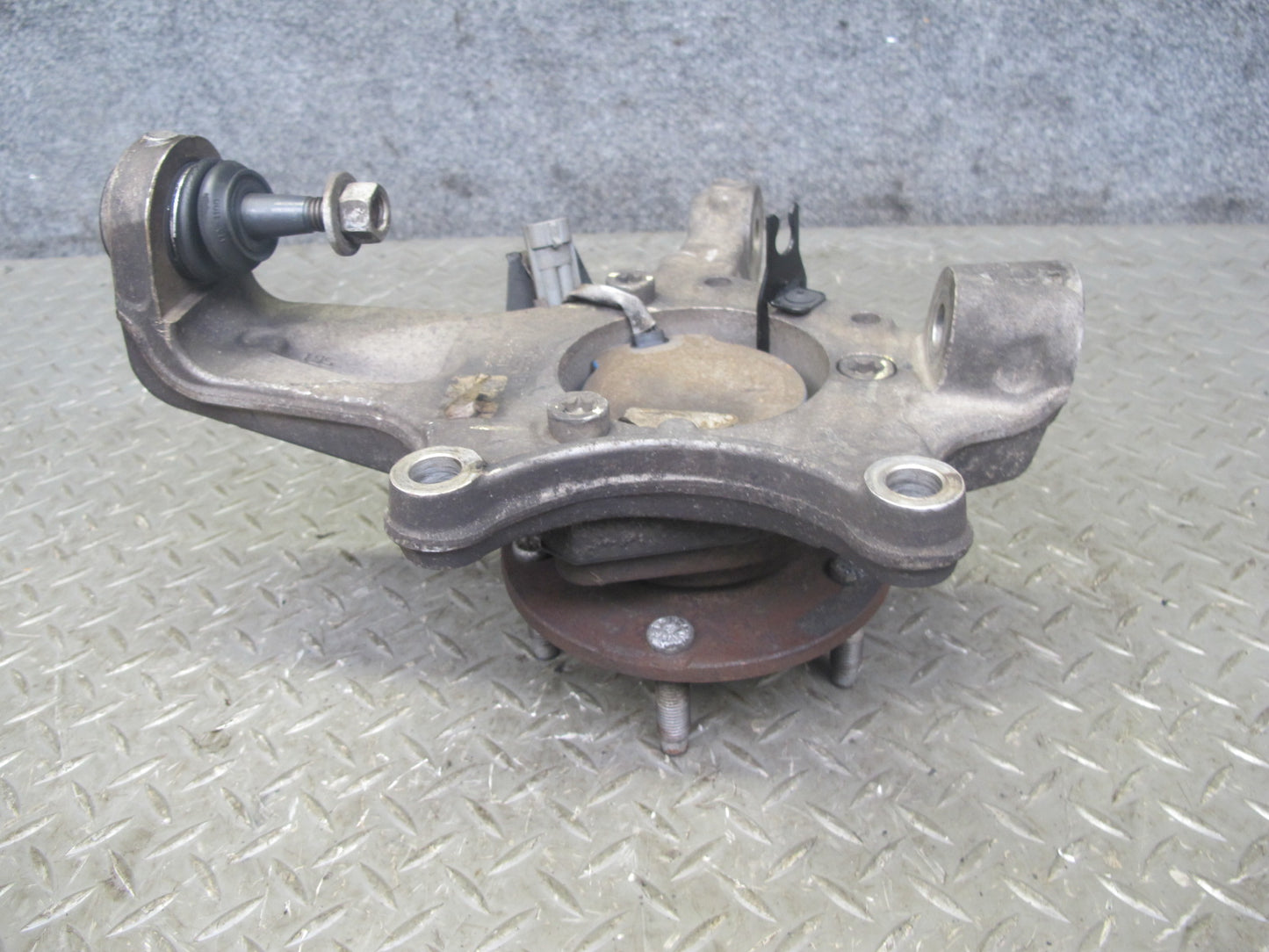 2004-2008 Cadillac XLR Front Left Driver Side Spindle Knuckle Wheel Hub Bearing