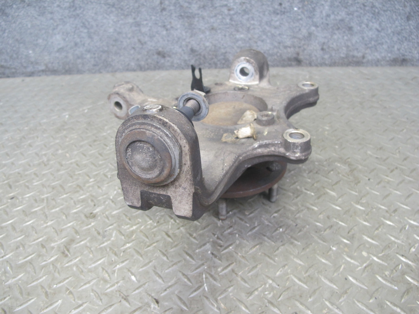 2004-2008 Cadillac XLR Front Left Driver Side Spindle Knuckle Wheel Hub Bearing