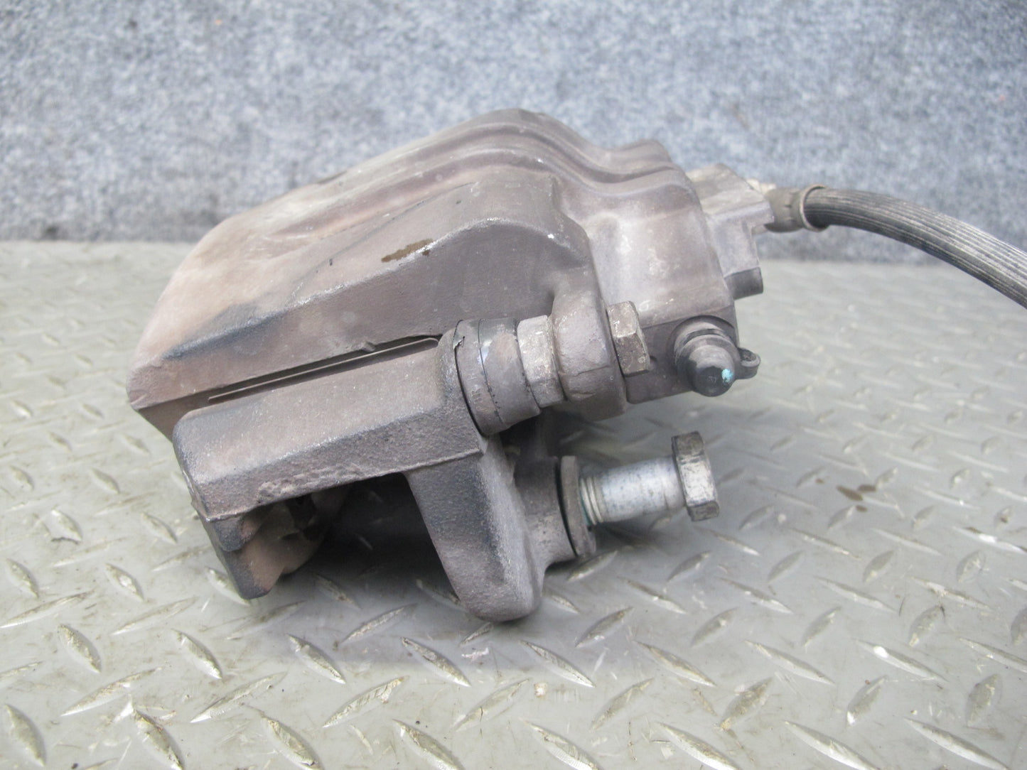 2004-2009 Cadillac XLR RWD Front Left & Right Side Brake Caliper Set of 2
