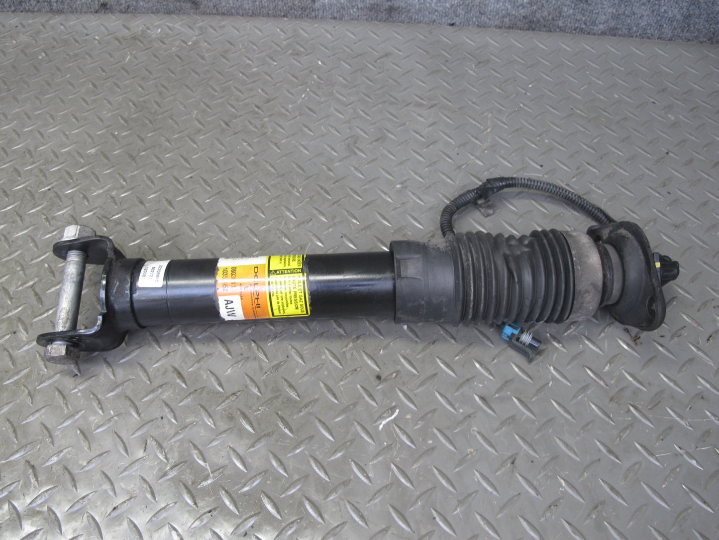 2006-2007 Cadillac XLR Rear Right & Left Side Shock Strut Absorber Set