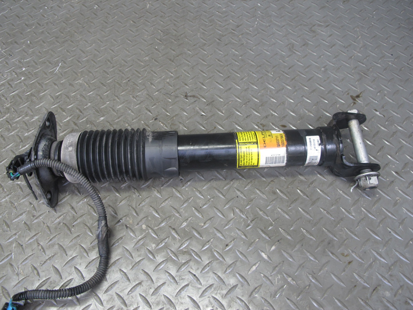 2006-2007 Cadillac XLR Rear Right & Left Side Shock Strut Absorber Set