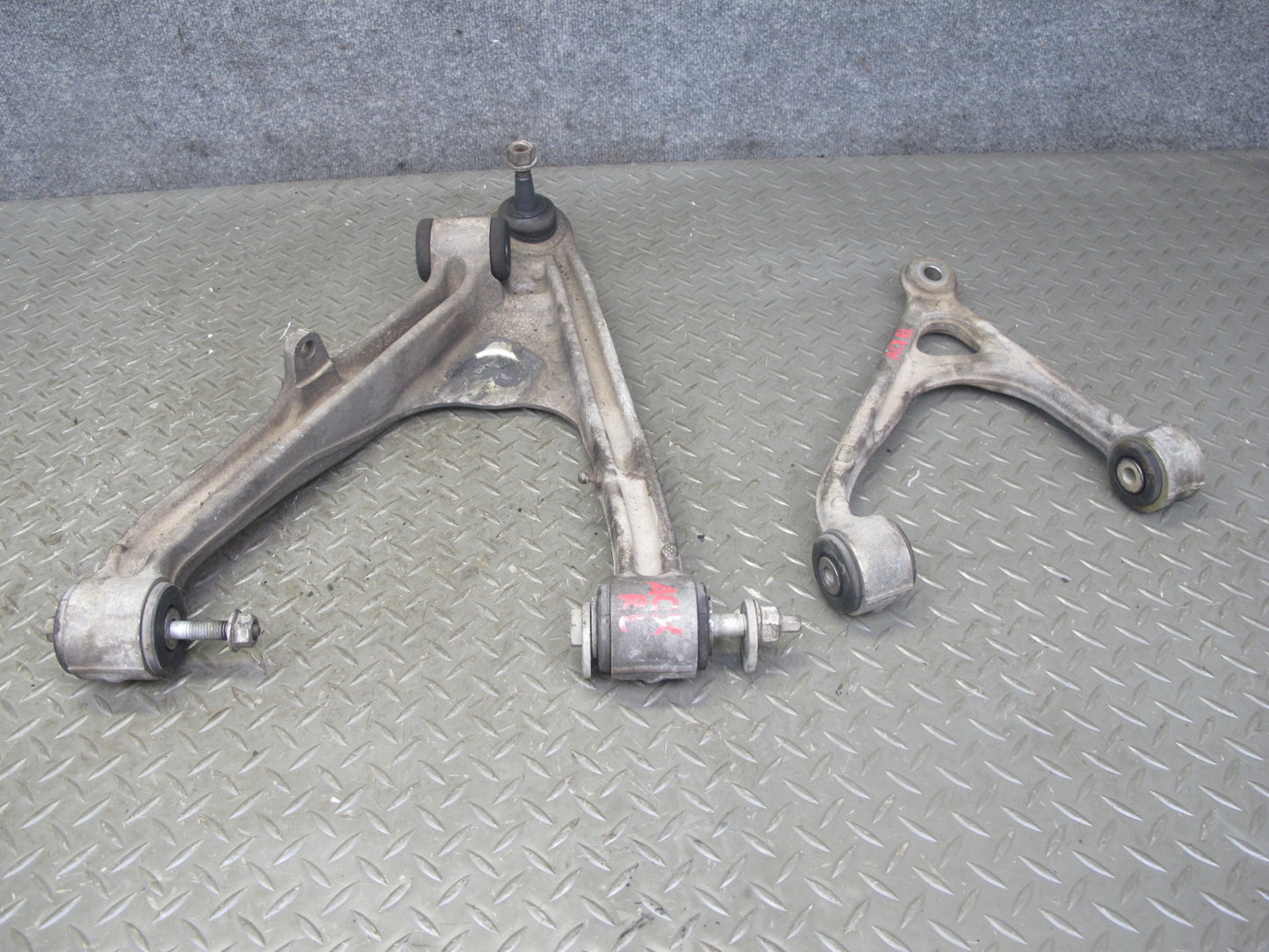 2004-2009 Cadillac XLR Rear Left Suspension Lower & Upper Control Arm Set